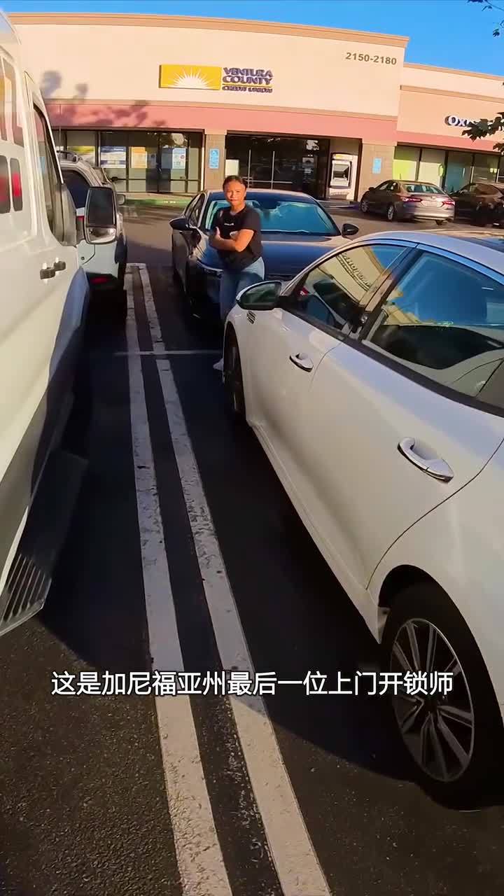 国外小哥靠这手艺月入两万