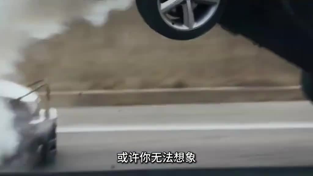 如果汽车意外落水该如何自救呢