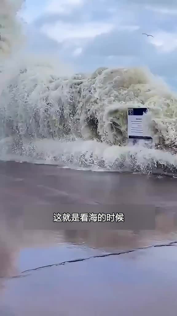 这就是注意海边潜浪的原因