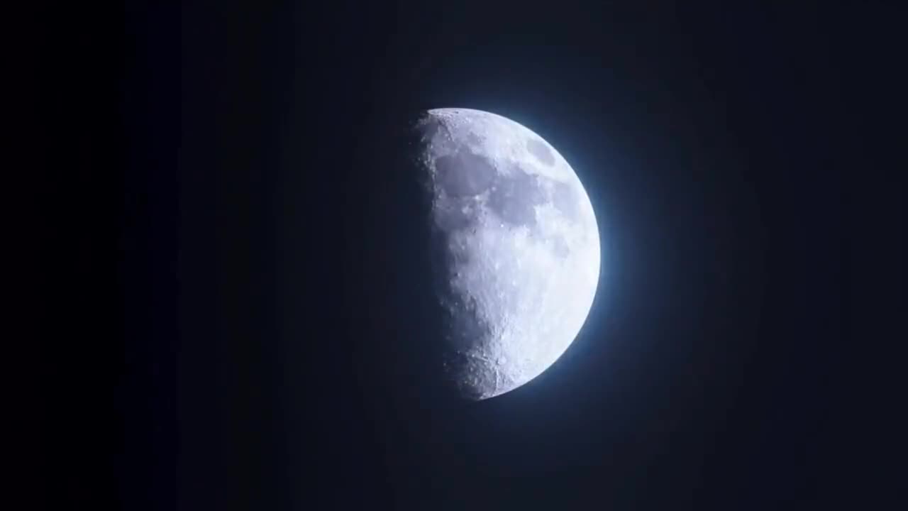 天文爱好者拍摄到陨石撞击月球威力巨大无比的天外来客