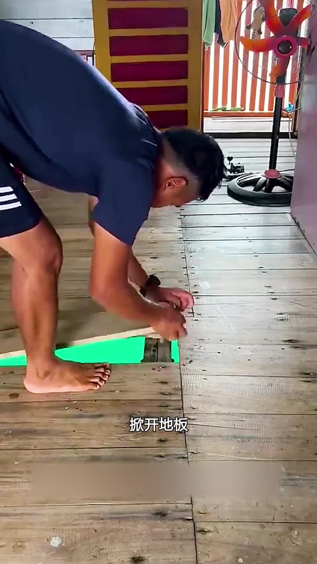 世界上唯一一个在家就能钓鱼的人