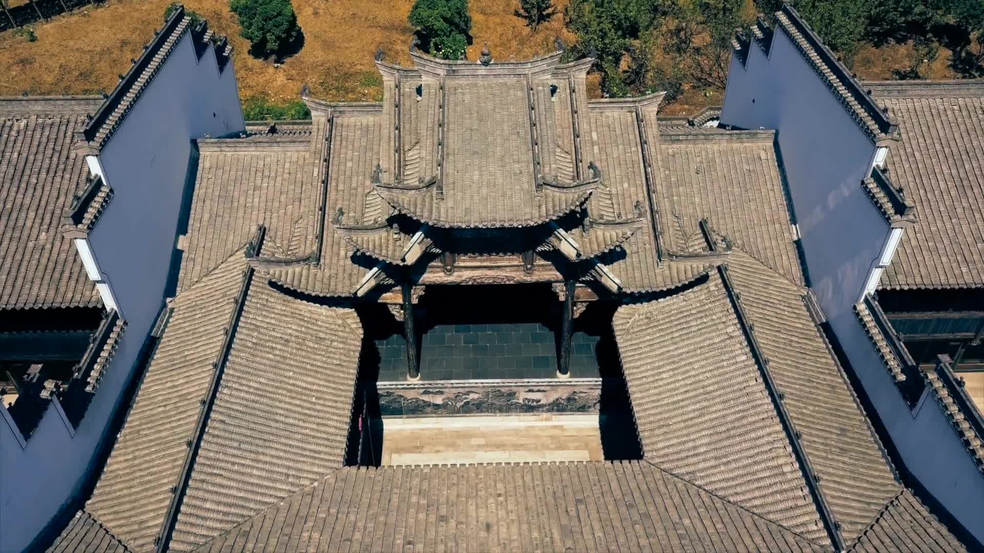 一场关于舞的交流古典而婉约中国蚌埠古民居博览园内舞蹈家杨丽萍指导理塘丁真跳舞