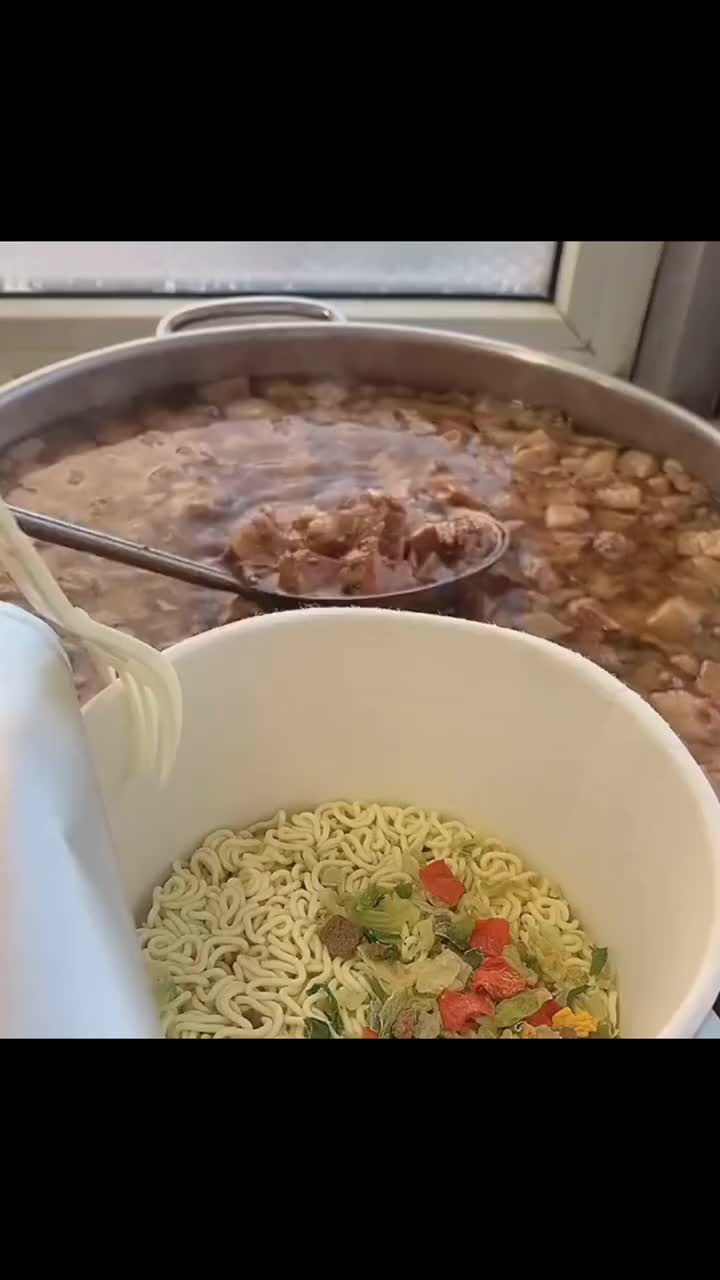 饿了弄碗低配的牛肉方便面吃吃