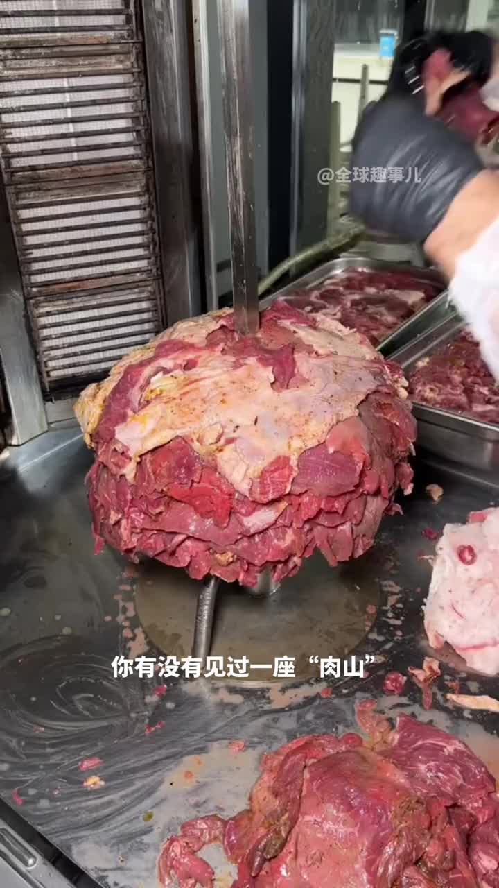 肉山是如何搭建的旋转烤肉塔的制作过程