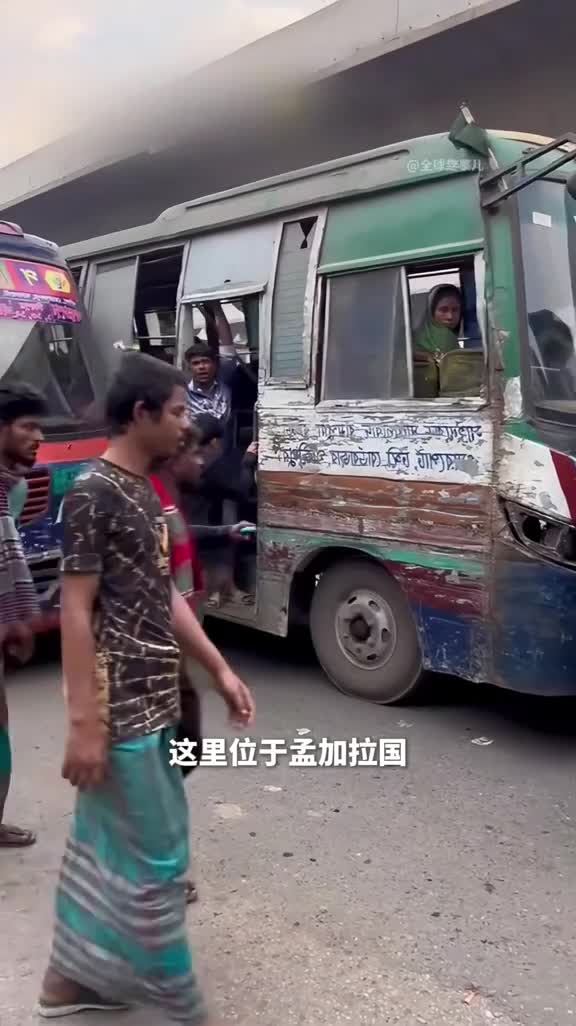 孟加拉公交车奇景公共交通的硬核生存方式