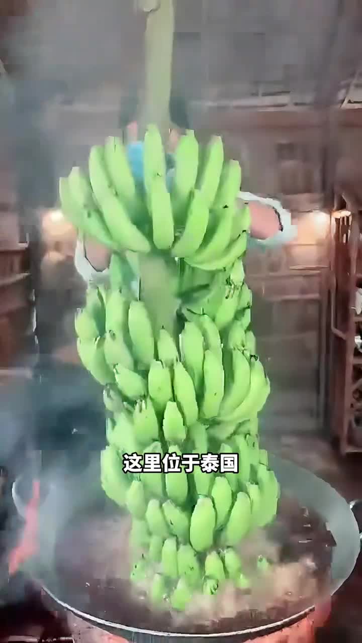 滚烫的油锅里加入各种水果这种油炸小吃为什么在泰国如此受欢迎