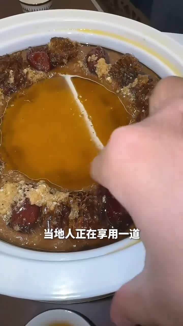 沙特美食有多甜不仅主食淋蜂蜜连肉都要蘸