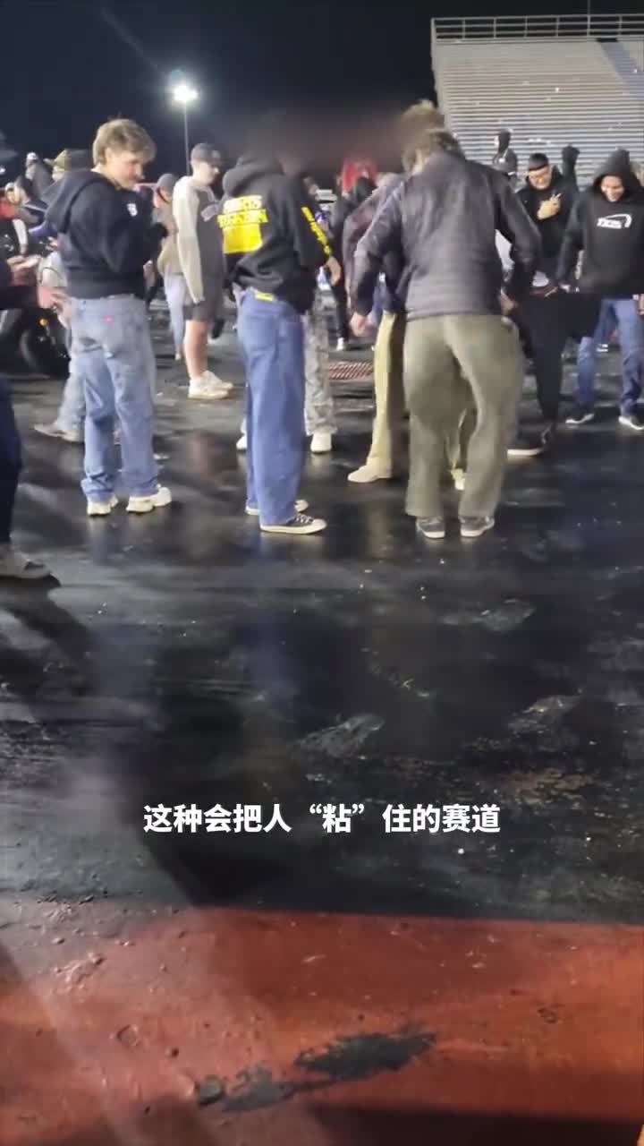 铺胶赛道有多粘感受赛车世界的胶水海洋