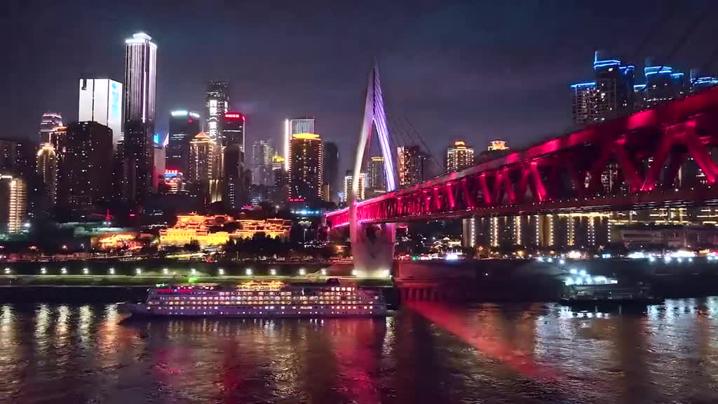 乘坐黄金邮轮赏重庆绝美风景