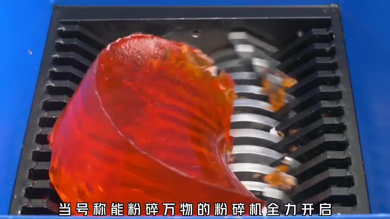 马力全开的粉碎机究竟有多可怕几千块的苹果手机瞬间碎成渣渣