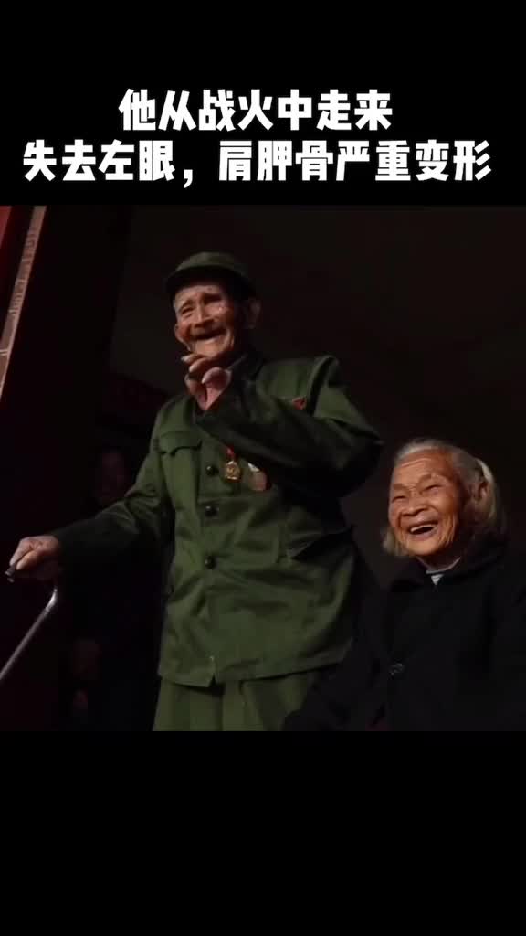 入党时举起了手就一辈子不放下致敬老党员中国共产党99岁生日快乐