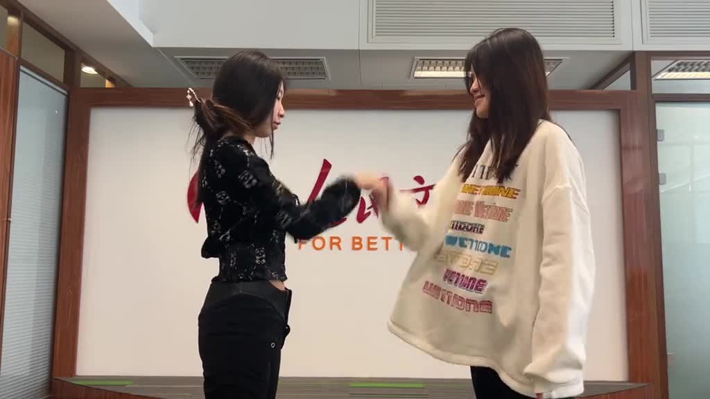 良辰美景玉兔降临论中秋汉服和中国女生的适配度文旅君小姐姐终于有空和姐妹拍啦