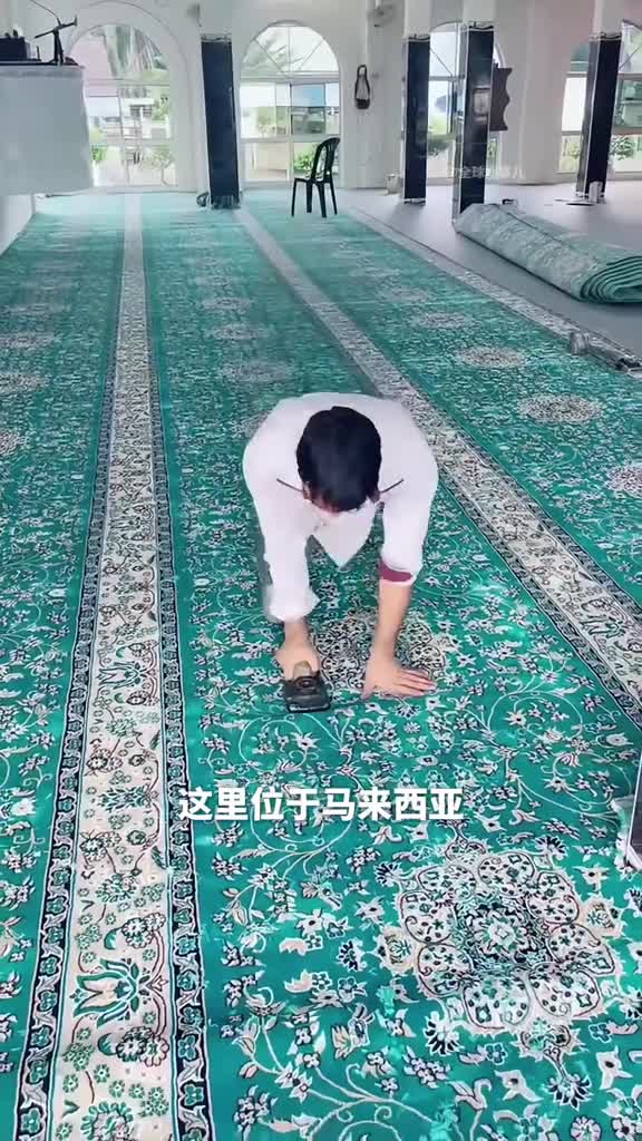 地毯铺设铺地毯竟靠膝盖撞工具