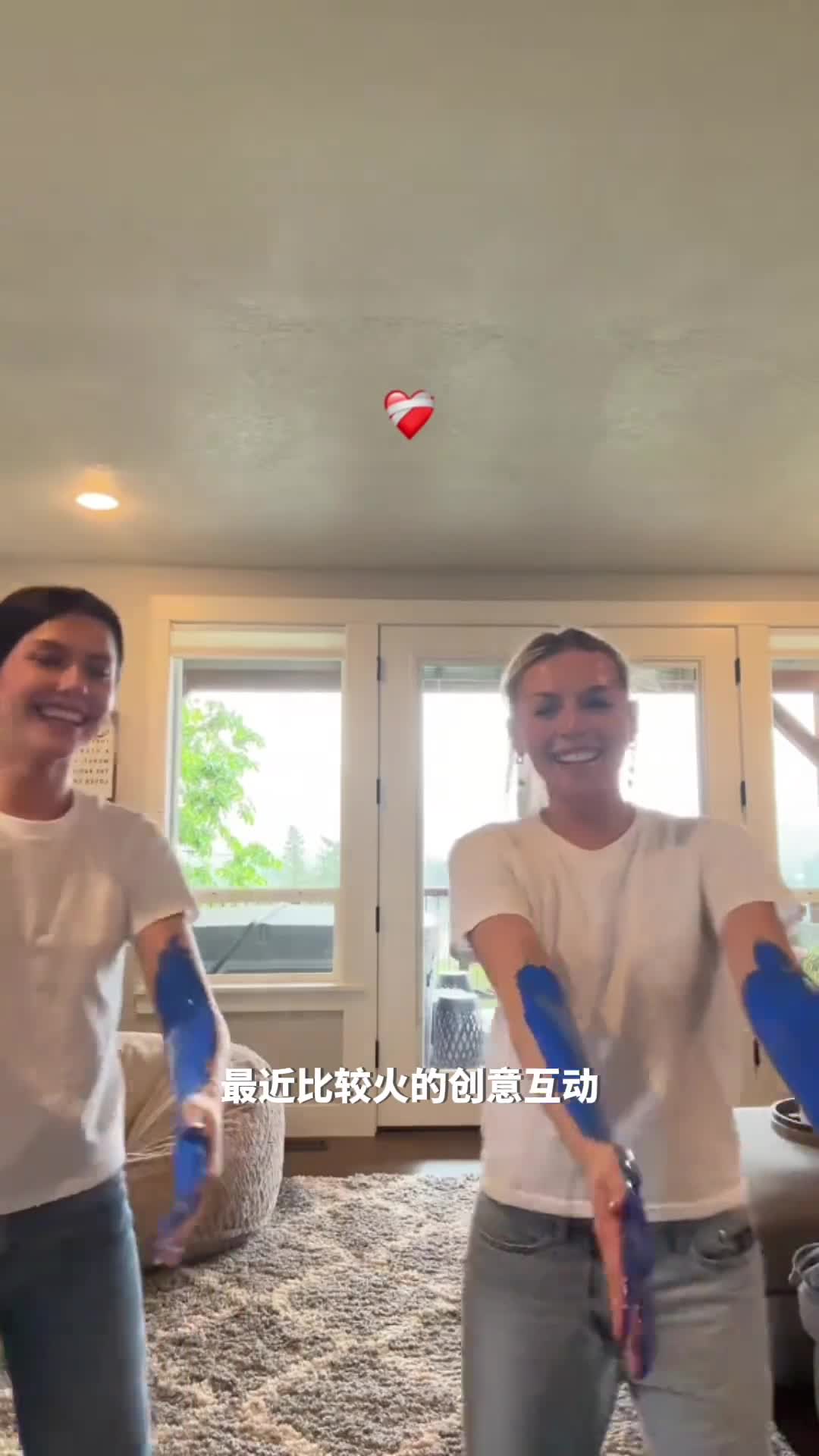 用颜料留下爱的印记创造出一件独特风格的T恤