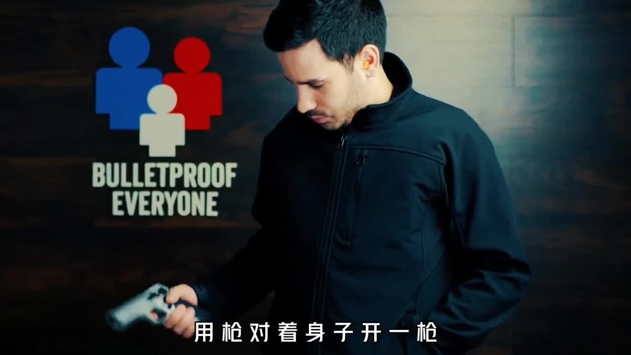 最轻柔的防刀割衣服究竟有多可怕子弹射向它都不能将其打穿