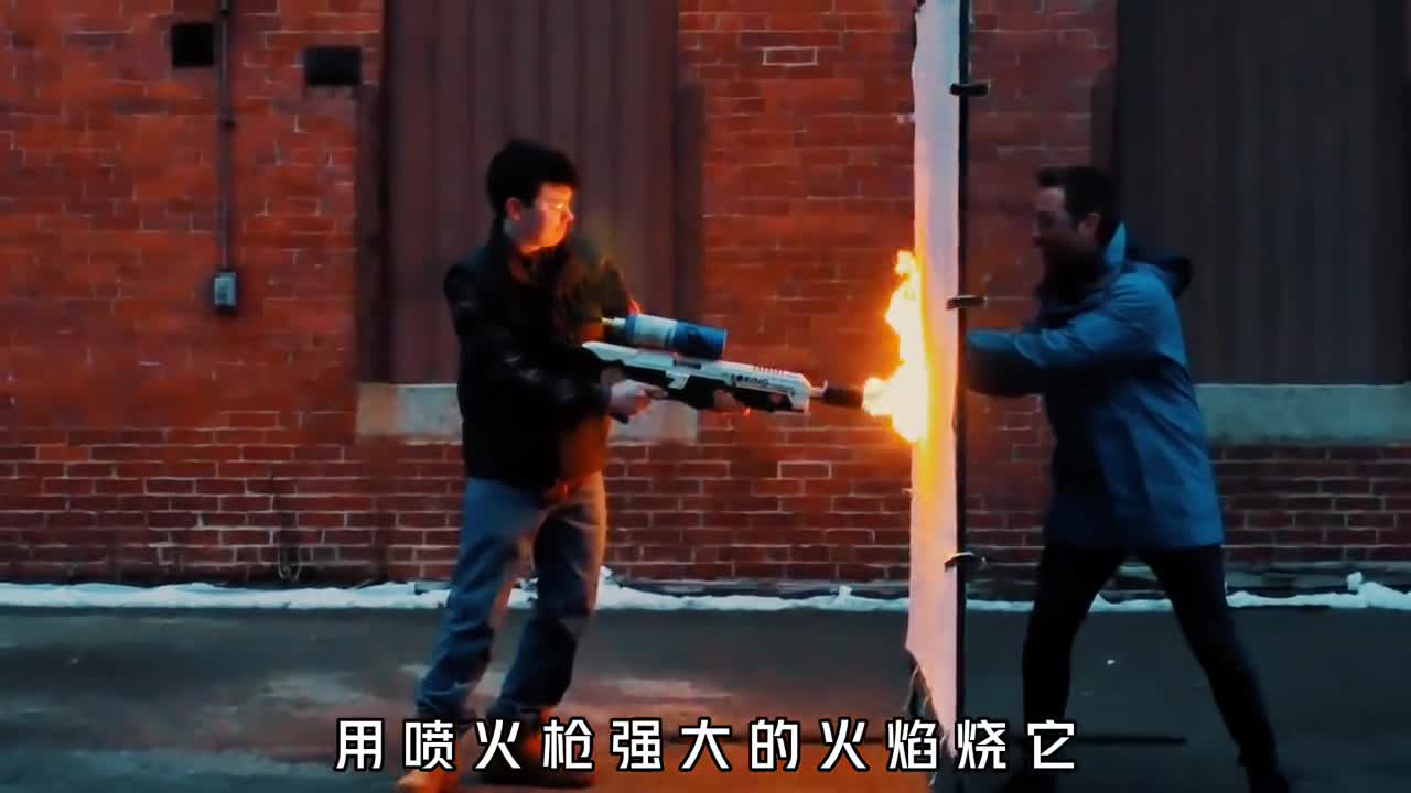 气凝胶究竟有多可怕喷火枪大火烧竟然不能伤到被保护的手指