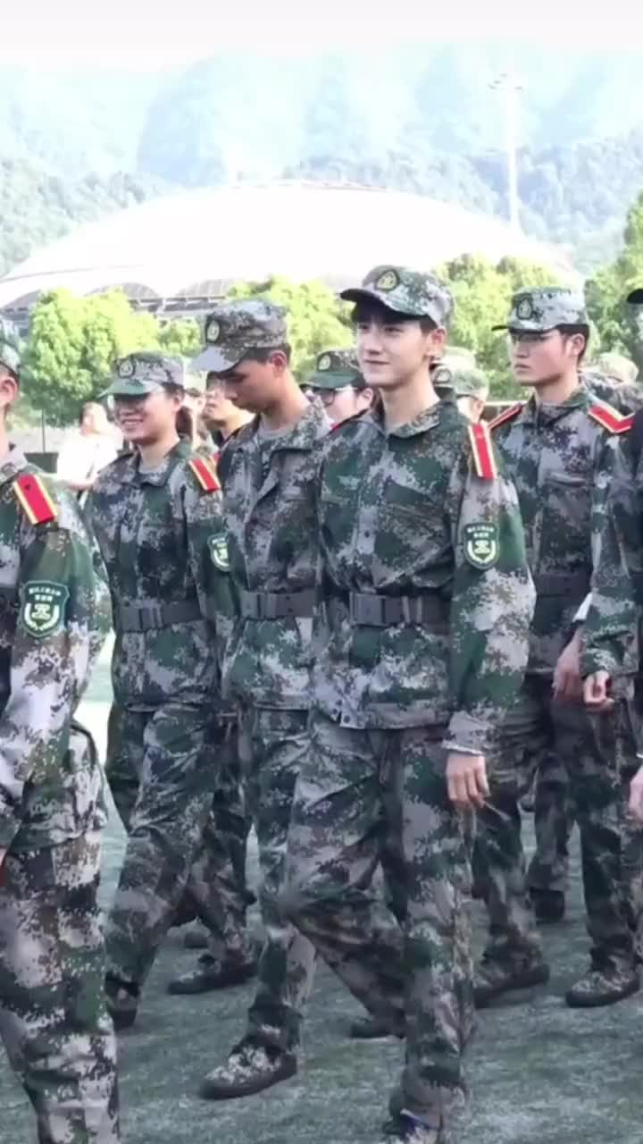 别眨眼军训高颜值新生合集来啦