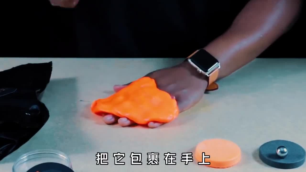 世界最强护具究竟有多可怕穿在身上被车撞仍安然无恙