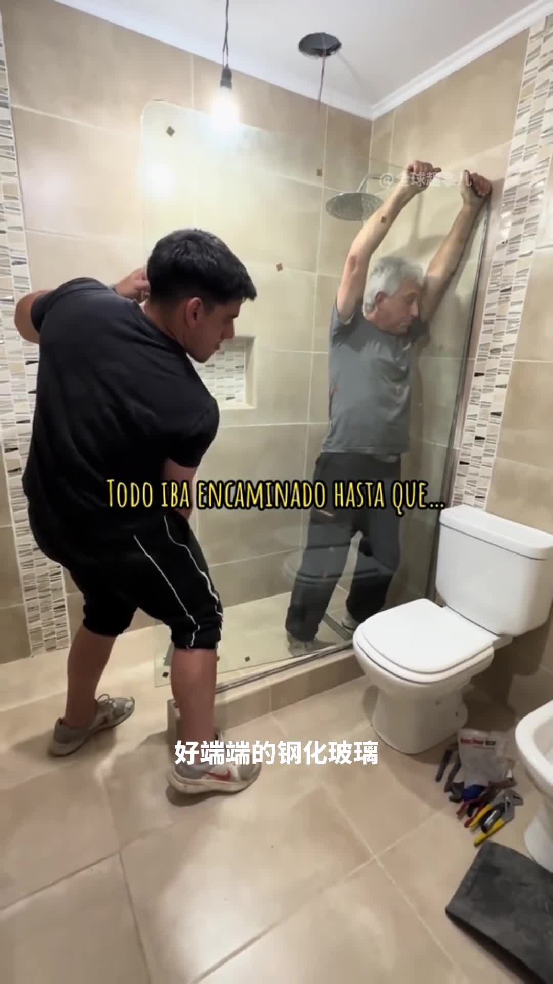 钢化玻璃爆裂钢化玻璃的内应力让它瞬间崩溃