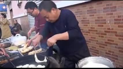 河南传统老味道鸡蛋灌油条你吃过吗