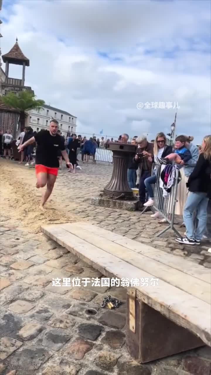 法国爬油杆上演激烈角逐令人叹为观止的高难度飞檐走壁