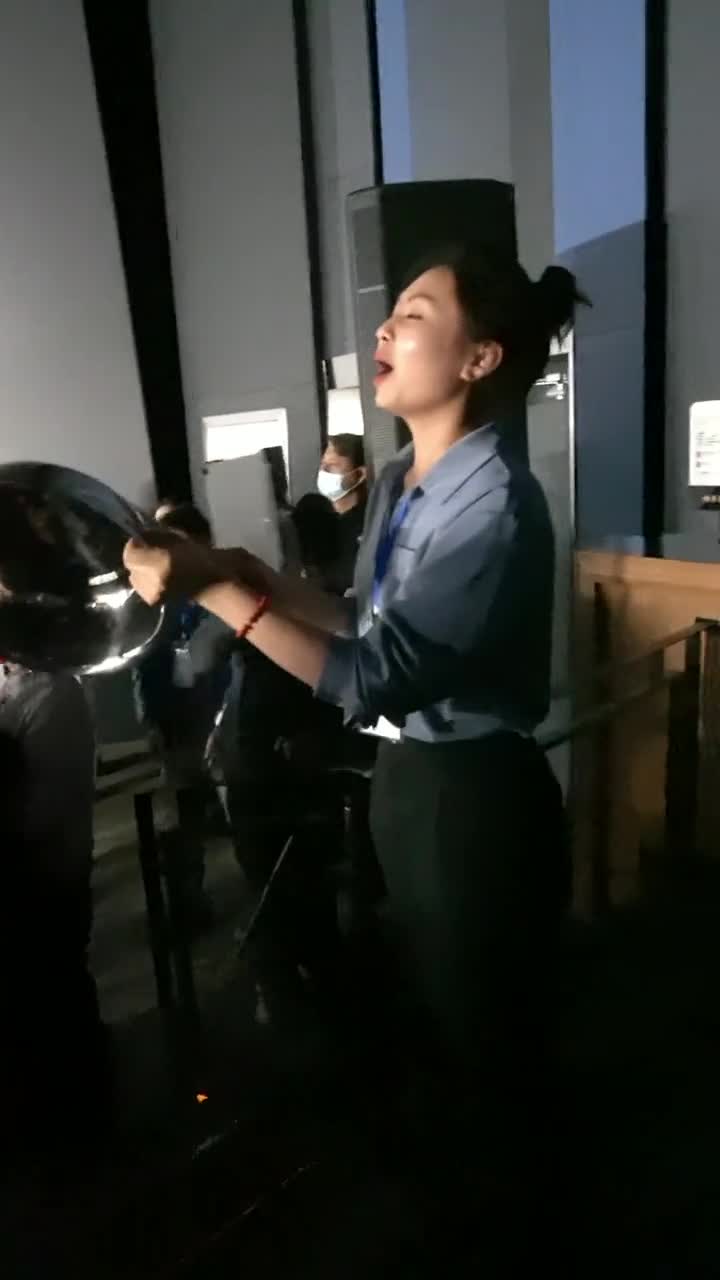 43年五次冲击69岁圆梦登顶珠峰跟着超超的镜头走进登山家