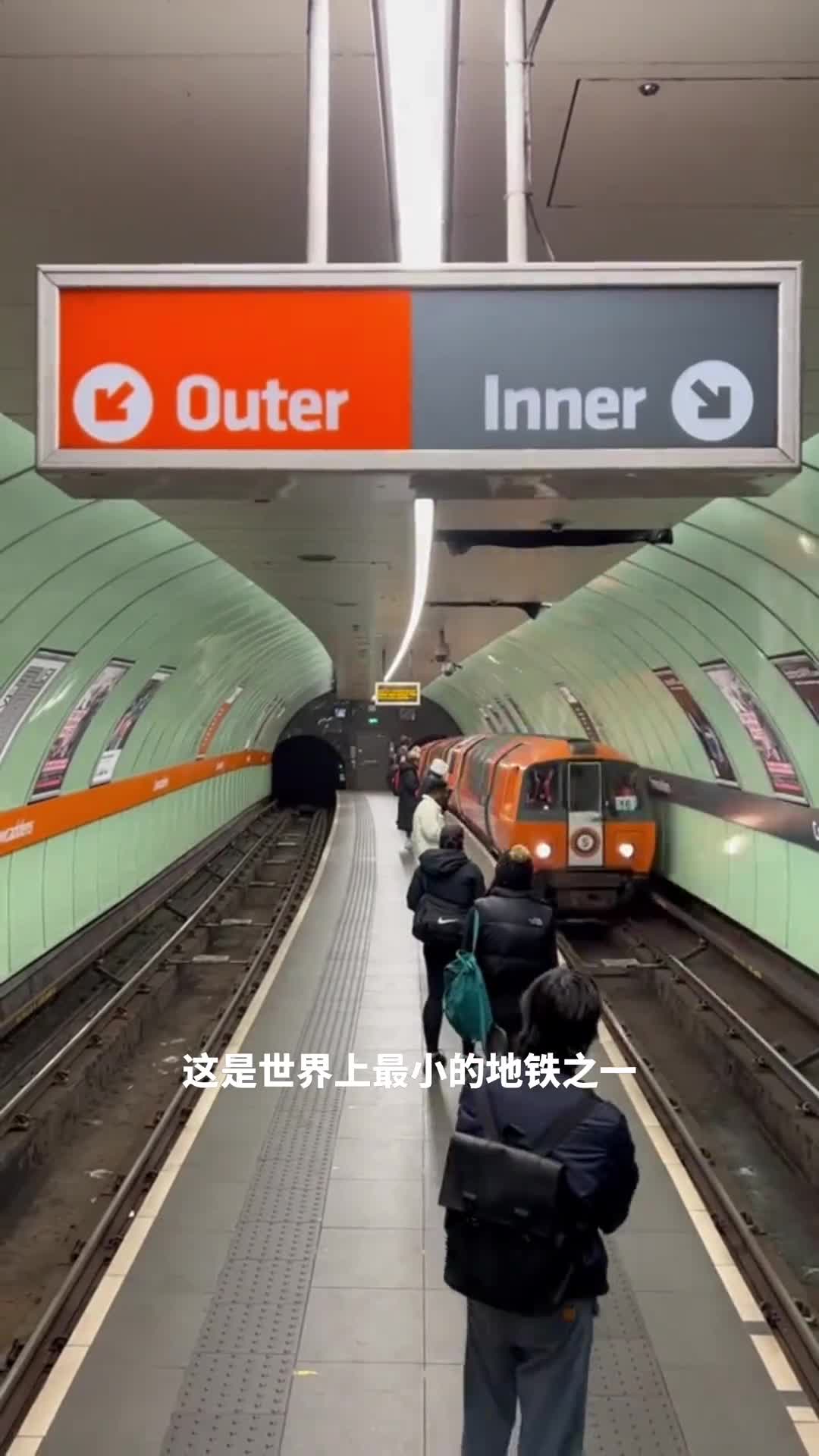 世界上最小的地铁之一格拉斯哥地铁车厢有多小