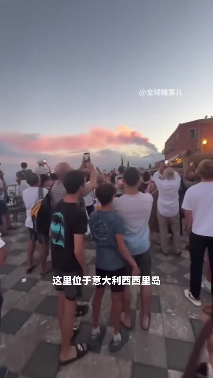 意大利埃特纳火山喷发当地居民面临火山灰侵袭