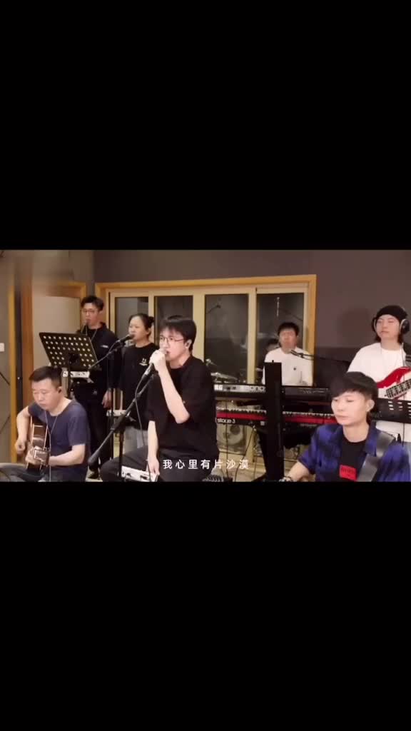 让我们带着爱和希望向往着诗和远方