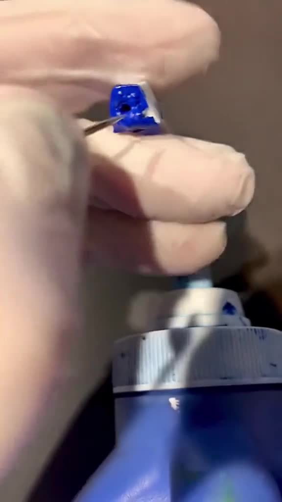 当颜料长时间不用凝固后把它丝滑的拉出来超级解压