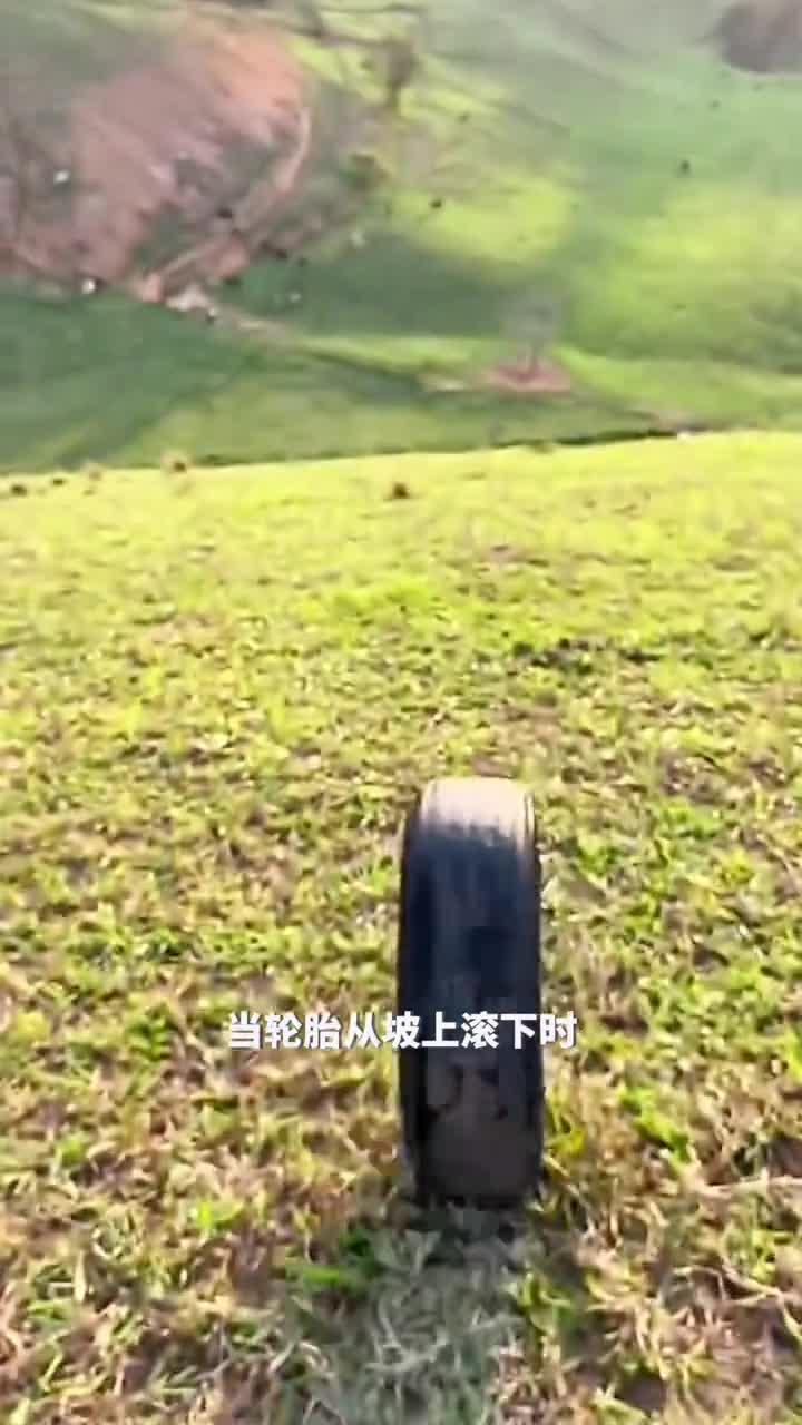 卷膜推下巨坑铺设黑膜原来是在建设蓄水池