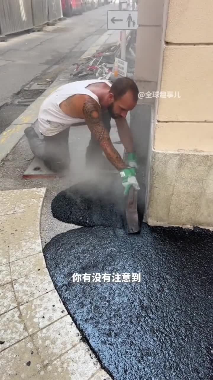 沥青路面施工温度能有多高甚至施工人员利用高温来烘烤午餐