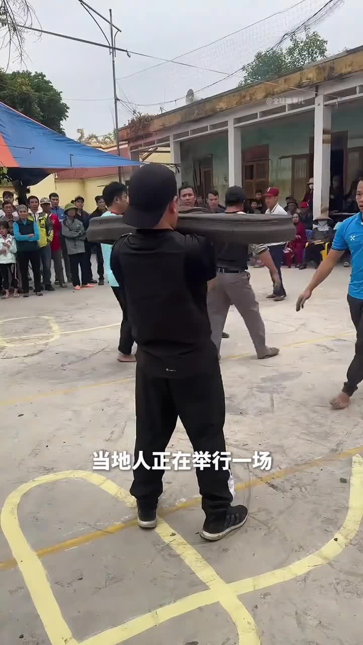 泥炮一响霉运退散这场摔泥炮传统游戏比赛不简单