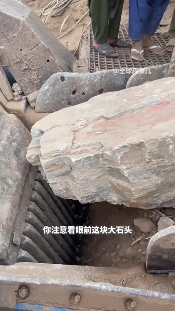 惊人的老虎口这台机器是如何把石头吃下去的