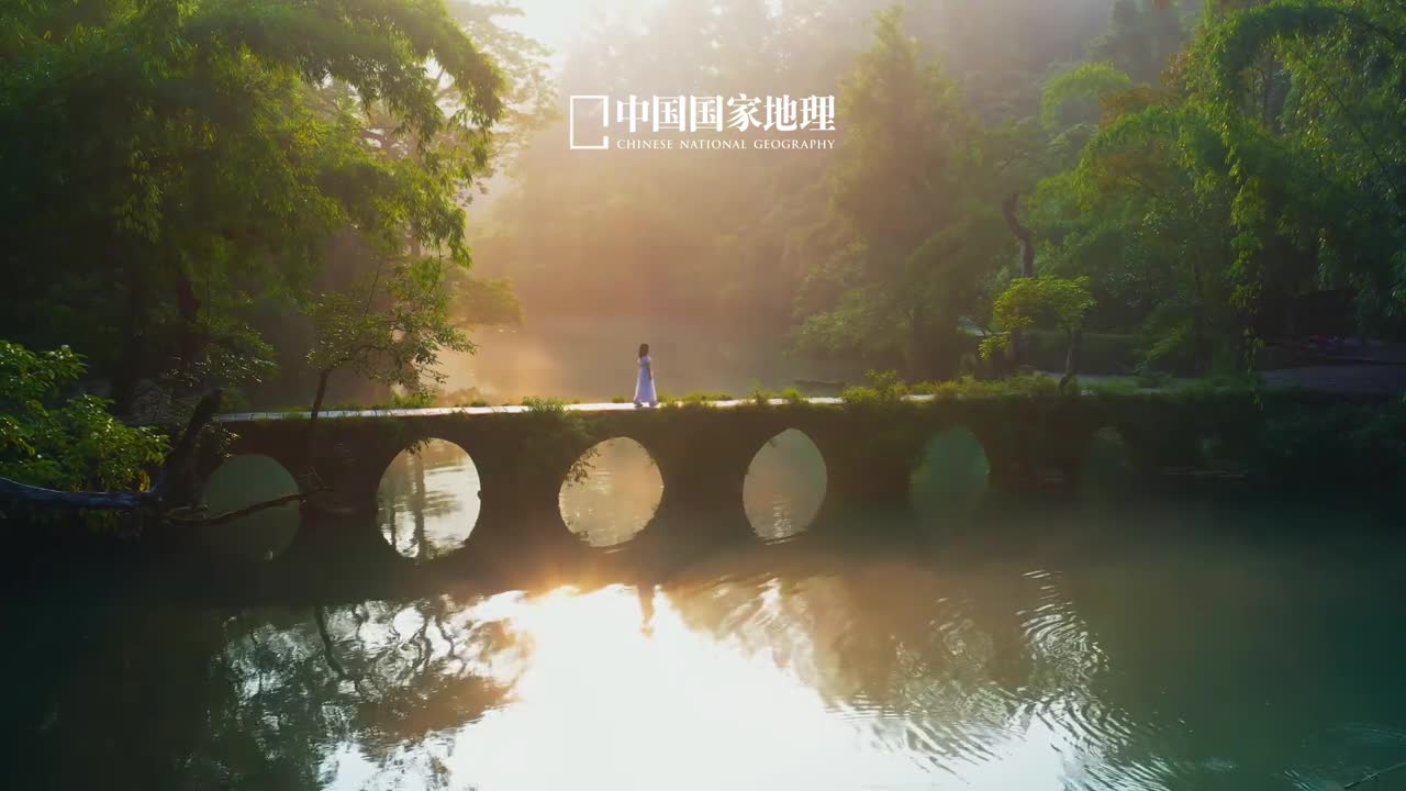 早安朋友们梦里黔南仙境荔波误入绿野仙踪轻舟过涟漪起水落云雾升腾