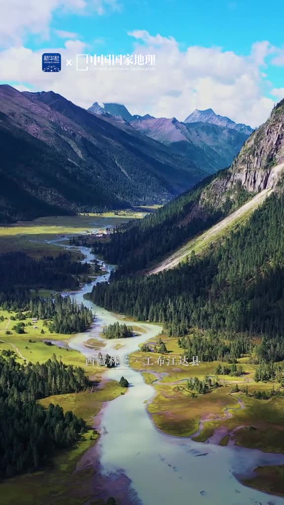 高原秘境美如油画都说林芝是西藏的江南在工布江达县的巴松错深处有一处如诗如画的山水美景令人沉醉这里是徒步爱好者的天堂也是湖光山色绘就的唯美画卷