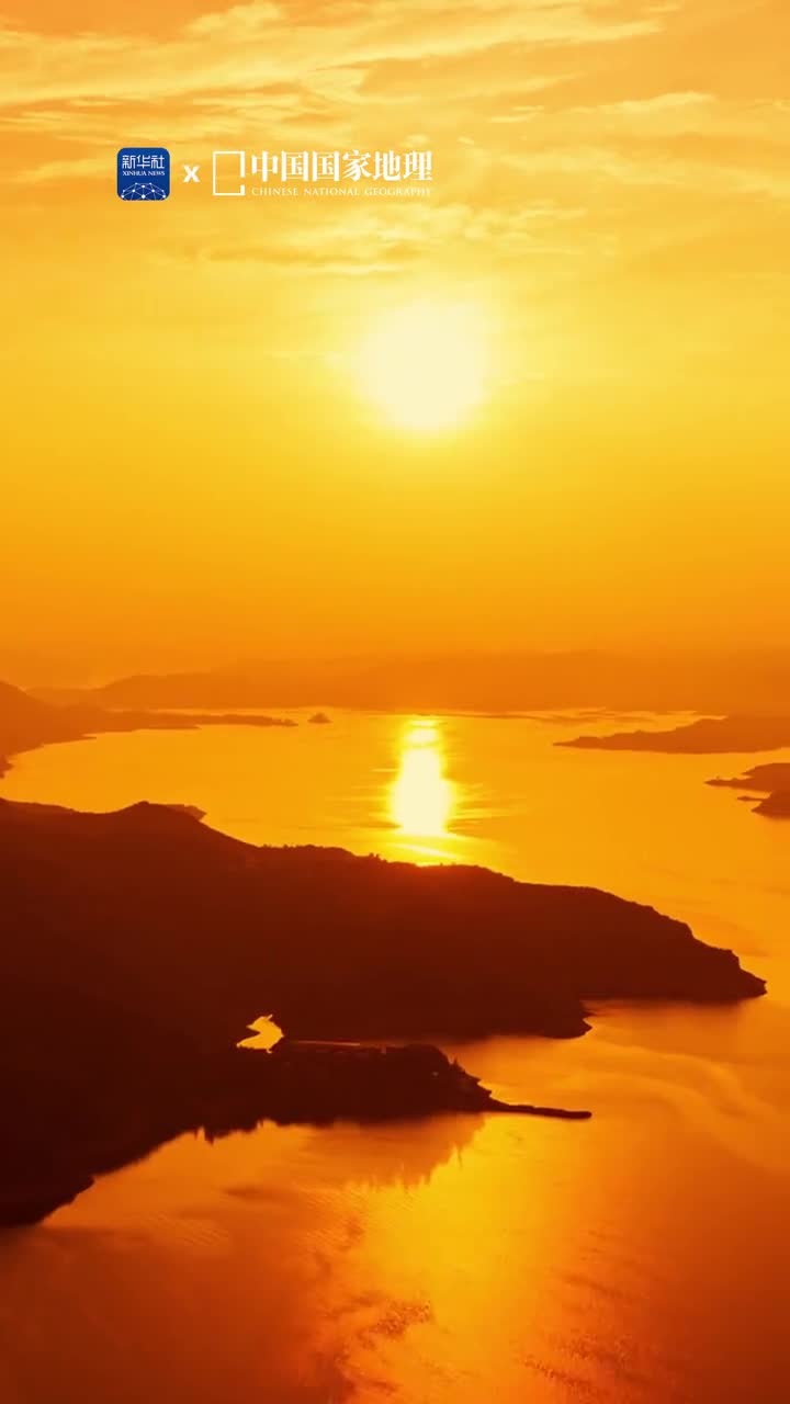 李白诗中的黄河之水天上来有画面了每年在黄河汛期到来之前黄河小浪底水利枢纽工程调水调沙与上游水库联动人工泄洪为黄河疏通血脉人们便会看到银龙出洞黄龙腾飞的壮观景象