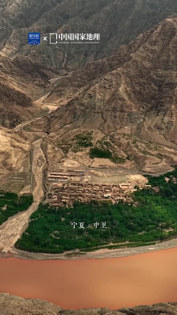 被黄河温柔宠溺的地方有多美中卫是黄河进入宁夏的第一站地处黄河几字弯上游素有天下黄河富宁夏首富中卫之美誉在黄河水的哺育与庇护下中卫有着岁月积淀的美也不断焕发出新活力