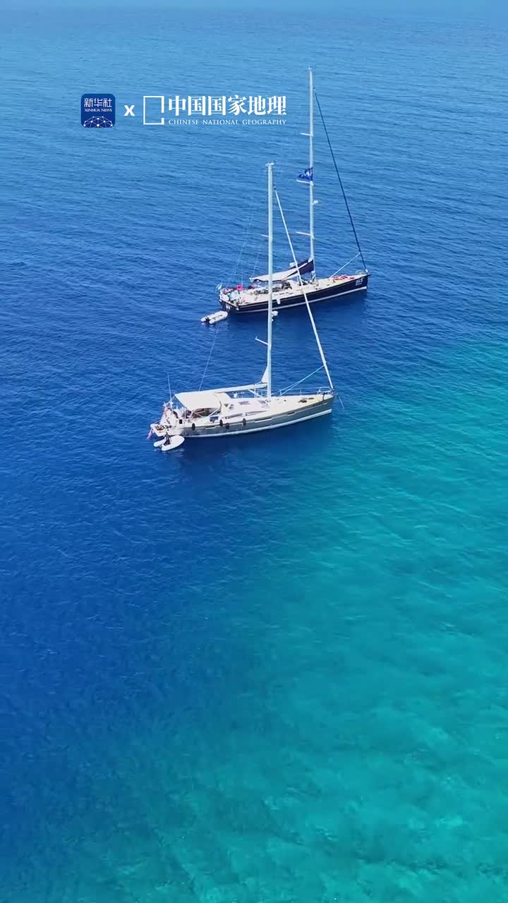 绝美西沙无需滤镜西沙群岛位于海南省三沙市大大小小的岛礁静卧在南海的万顷碧波之上如琉璃般澄清湛蓝的海水包容着万物的生长承载着生命的希望