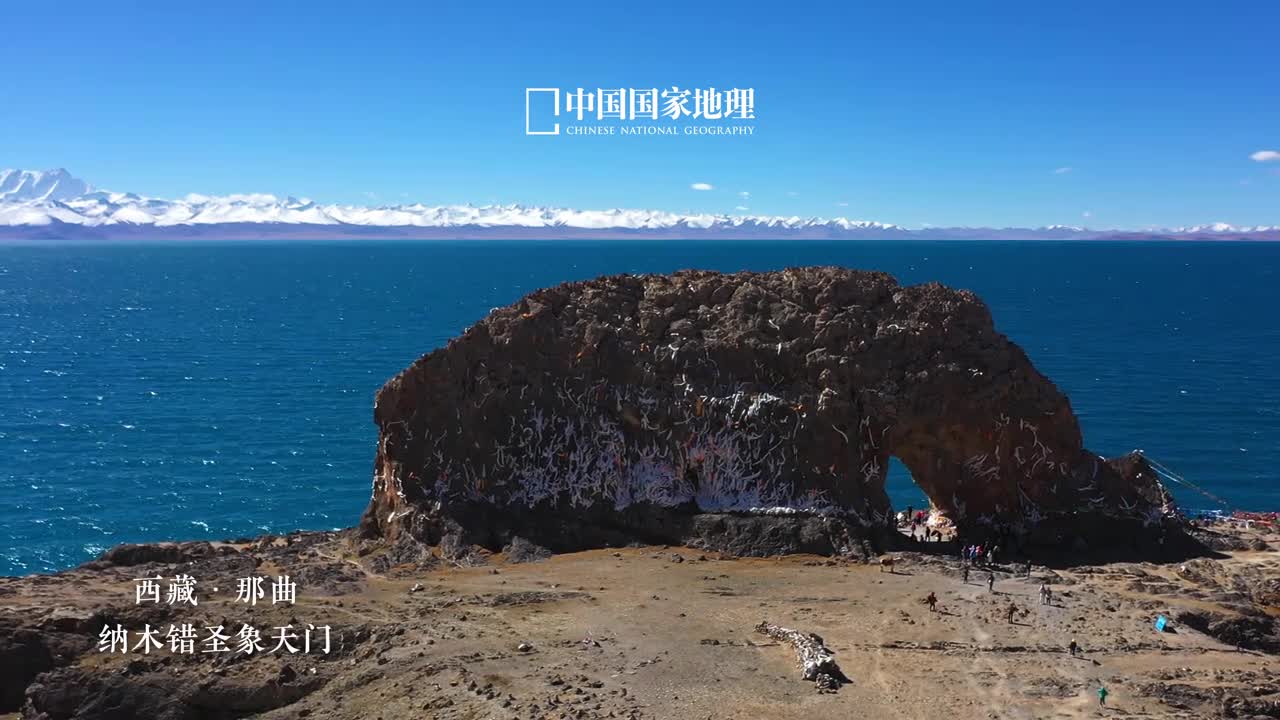 邂逅大自然创造的象鼻奇观当你把目光投向山间海岸湖边或许会和自然侵蚀作用下形成的象鼻奇观来一场不期而遇的邂逅它们或静立水中宛若优雅汲水的圣象或傲立山巅势如镇守山门的巨象让人不禁感慨自然造景的精妙与奇绝