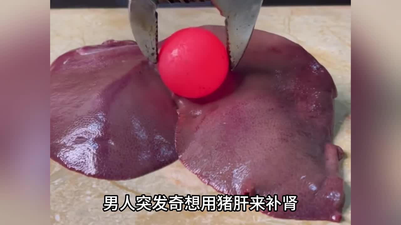 喝饮料不如喝椰子水椰子水是一种天然的电解质水