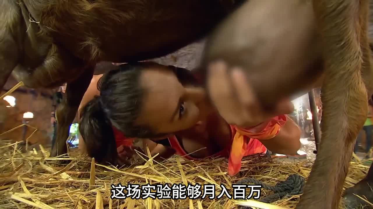 喝饮料不如喝椰子水椰子水是一种天然的电解质水