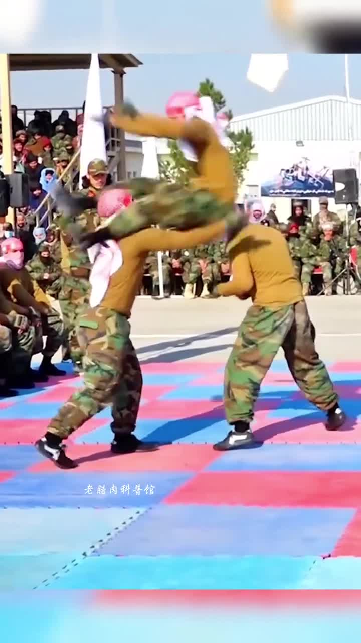 三哥当教官把阿富汗军队练成了曲艺团