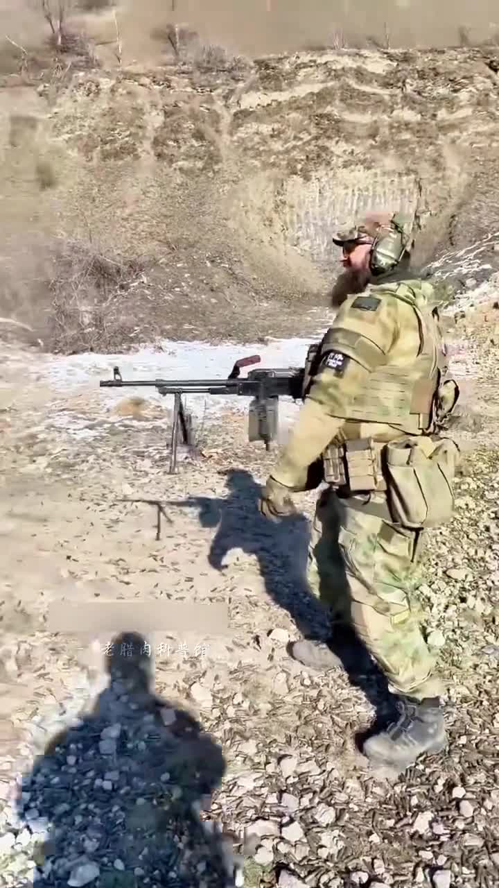 今天教你使用pkm机枪的小技巧