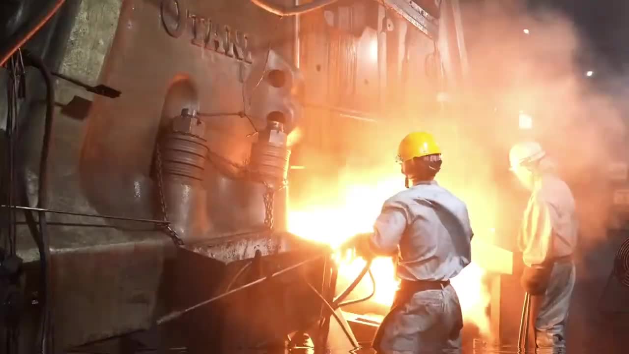 看到中国工厂里热火朝天的一幕究竟在干什么