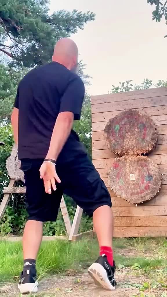 号称国外版老李飞刀的大叔都有什么绝活儿