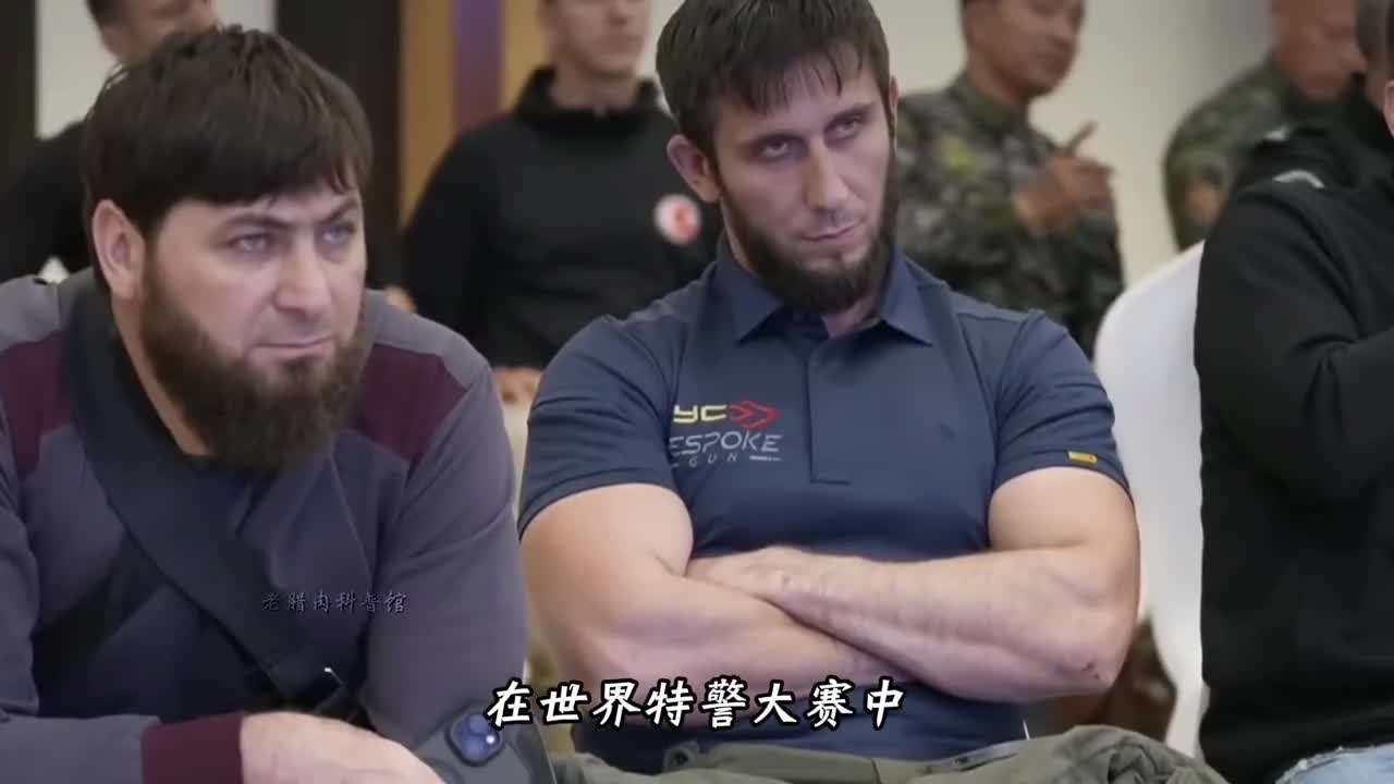 狙击手到底应该怎样瞄准单眼还是双眼