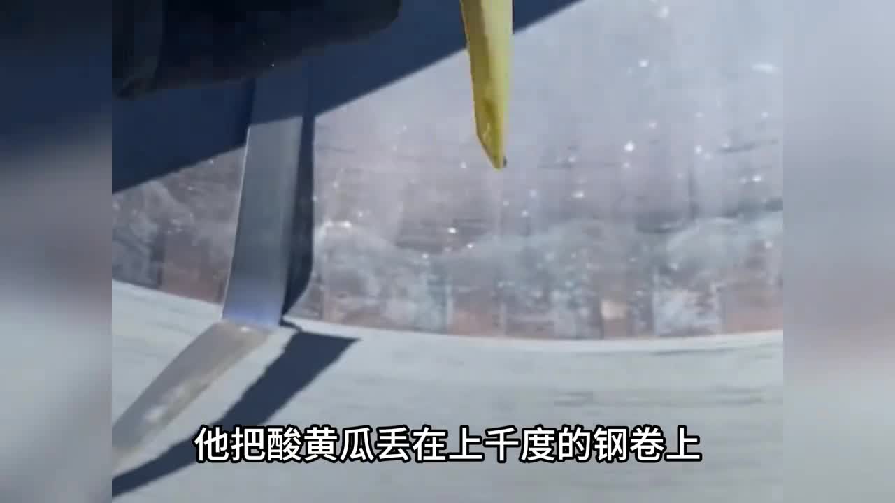 喝饮料不如喝椰子水椰子水是一种天然的电解质水