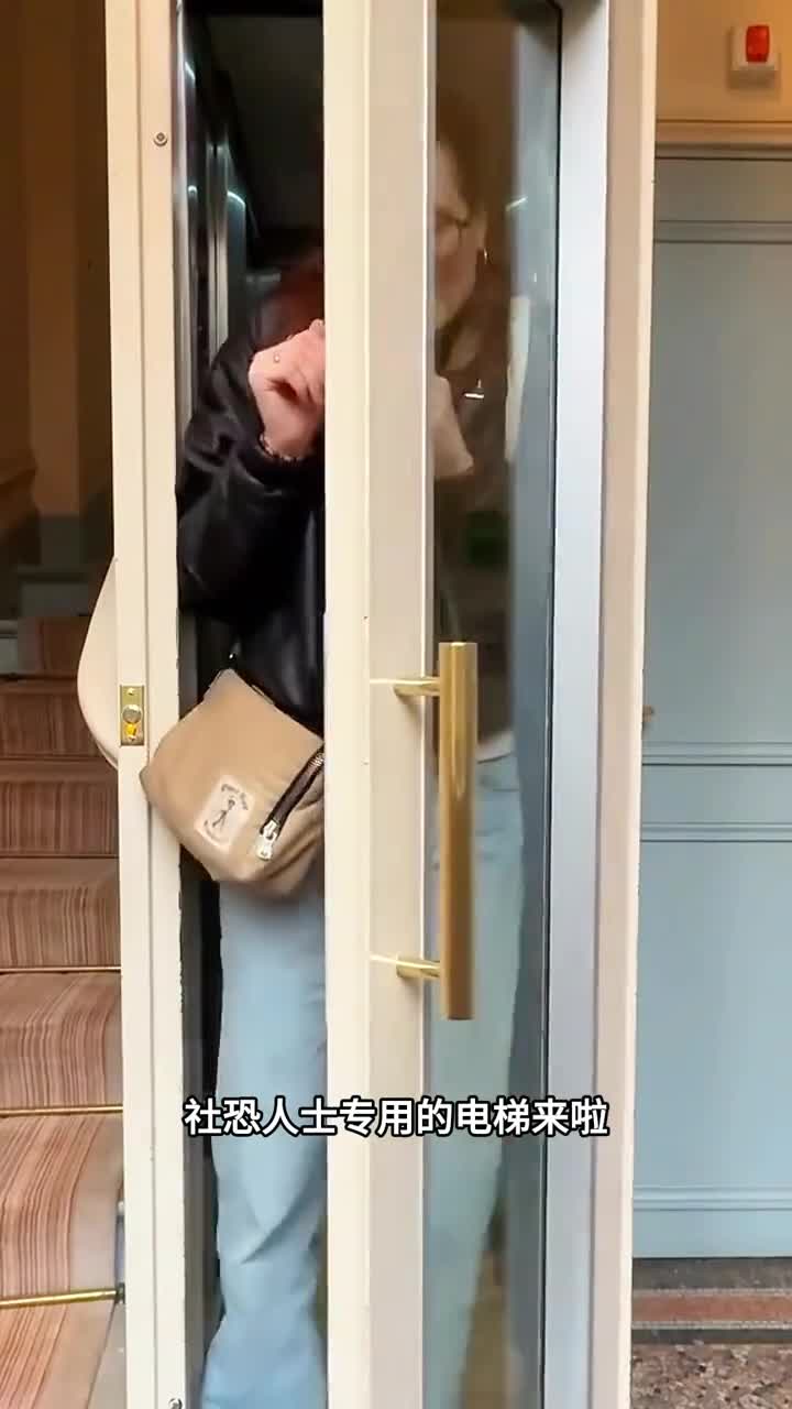 社恐人士最喜欢的电梯全世界最小的电梯只能坐一个人