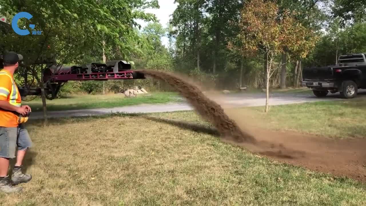 不可思议的传送带卡车能把物料直接输送到20米远